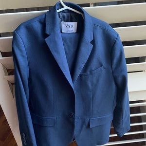 Navy boys suit age 10. Excellent condition
